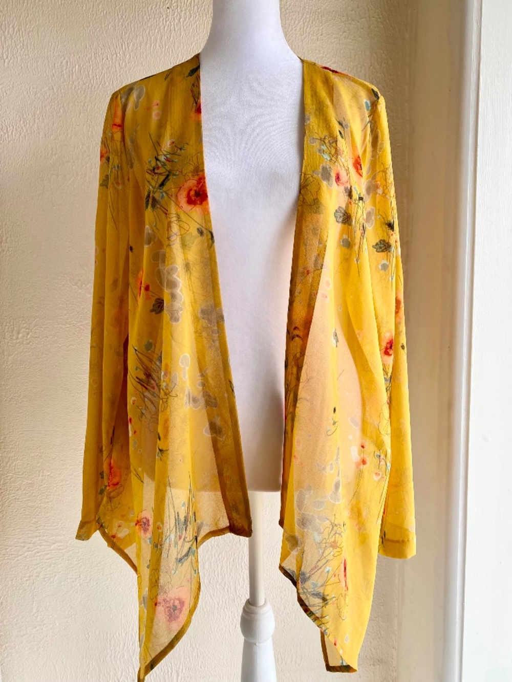Kensie yellow floral short kimono top Size Medium